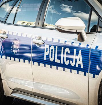 Jesteś świadkiem wypadku drogowego? Kolejność działań do przyjazdu służb Jesteś świadkiem wypadku drogowego? Kolejność działań do przyjazdu służb